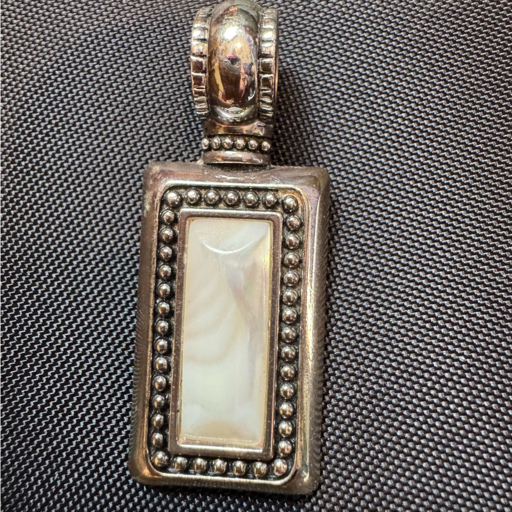 Premier Designs Summit Pendant- mother of pearl